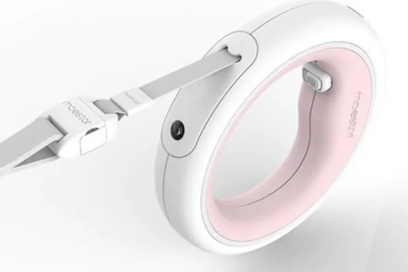 white-and-pink-retractable-hands-free-lease